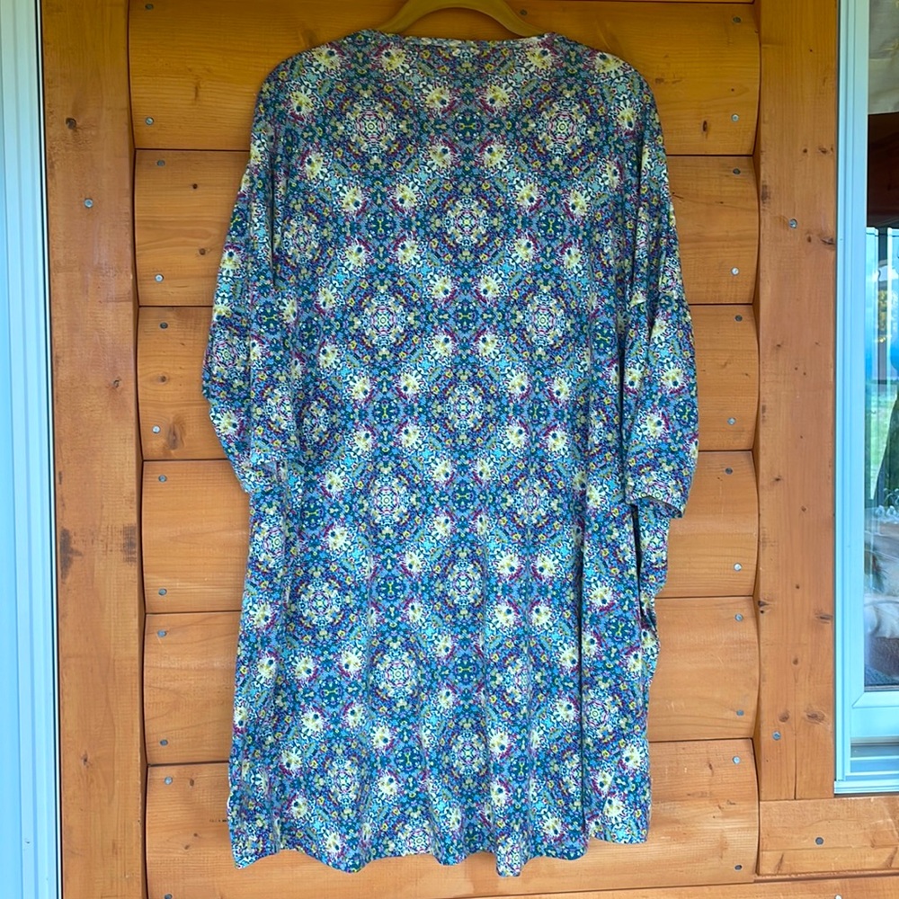 LuLaRoe Hi-lo hem Printed Tee shirt Oversized Plus size 2XL. LIKE NEW! - Picture 5 of 6